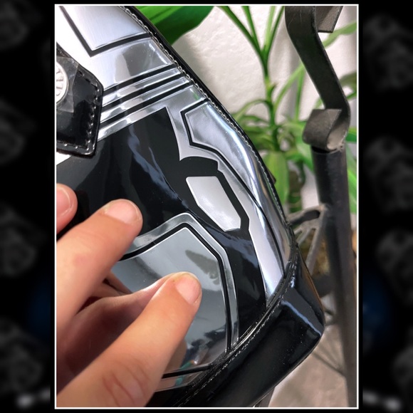 💋NEW💋 LOUNGEFLY Captain Phasma Star Wars Bag - Picture 3 of 8